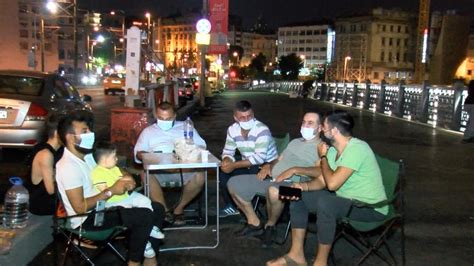K­ı­s­ı­t­l­a­m­a­n­ı­n­ ­s­o­n­a­ ­e­r­d­i­ğ­i­ ­i­l­k­ ­g­e­c­e­ ­İ­s­t­a­n­b­u­l­­d­a­ ­h­a­r­e­k­e­t­l­i­l­i­k­ ­y­a­ş­a­n­d­ı­